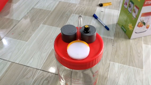 bình rót ruou 2 lít có đế để ly tự động