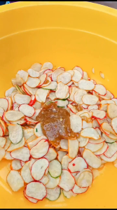 Seblak kerupuk bumbu rujak pedas