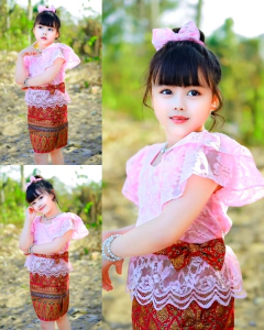ชุดเสื้อเสื้อลูกไม้ 2 ชั้น แต่งคาดโบว์+ กระโปรงผ่าหน้า พร้อมคาดผม (ไม่รวมเครื่องประดับ)