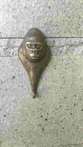 Kapstok Kuningan Antik Gantungan Baju Motif Kingkong 1 Pcs