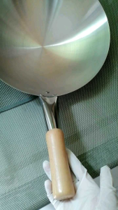 สแตนเลสแท้!! กระทะ#34cm.ก้นลึกทำอาหารได้หลากหลายทั้งเมนูทอด ต้ม เหมาะสำหรับแม่บ้าน พ่อบ้าน เชฟทำอาหารติดบ้านติดครัว เนื้อสแตนเลสแท้ล้างทำความสะอาดง่าย ขนาดกำลังดี ด้ามจับกันร้อน กระทะแข็งแรง ทนทาน ใช้ได้นาน คุ้ม