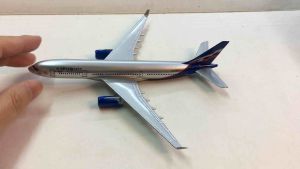 FLS Diecast Metal Airplane Collection with Stand for Display Aeroflot A330 Russia International Airliner Vintage Aircraft Model Novelty Educational Gift Items Boys Girls Diecast Vehicle Tourist Souvenir Collectibles Traveler’s Giveaways Home Shop Decorati
