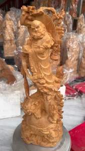 Tượng đạt ma tác dụng trấn trạch trừ khí sấu hóa giải năng lượng tốt gỗ Ngọc am thơm không gian có 2 kích thước