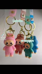 พวงกุญแจ Cry Baby สวยทุกๆ เป็นมือเป็นส่วนใหญ่ของเพื่อนไทย ลาบูบู้ ฟันแหลม น่ารัก มี 4 สี