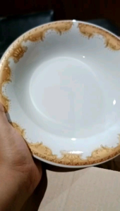 piring mahkota keramik omega  gold tebal 9 inc diameter 23 isi 12 pcs