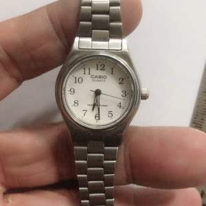 Đồng hồ nữ nhỏ size 24mm. Ca$io. Si Nhật tuyển. hàng 2hand.
