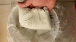 Men Vi Sinh BIO CLEAN Hạ Khí Độc Xử Lý Nước Đáy Ao Tôm Cá. Túi Tự Tan 200gram