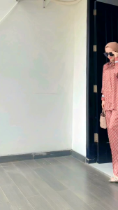 Oneset Armani Silk: Pakaian Nyaman dengan Desain Elegan