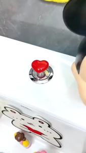 Tempelan Pintu Lemari Bentuk Love & Handle Pengangkat Tutup Closet