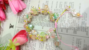 gelang serut manik manik