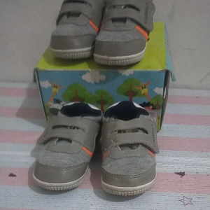 Sepatu Anak Bayi Grey: Tips dan Rekomendasi