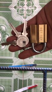 Set 50 ổ khoá việt tiệp dùng chung 1 chìa ( sao chép thêm 20 chìa sơ cua ) loại 0138M  khoá giữ chìa