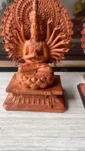 tượng Quan Âm nghìn mắt nghìn tay biểu tượng lòng từ bi cứu khổ cứu nạn thể hiện năng lực cứu độ vô biên gỗ hương