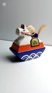 กระพรวนม้าญี่ปุ่น เซรามิก สีขาว มือสอง