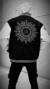 Áo khoác ấm varsity jacket hình thêu tỉ mỉ chất vải dạ phối tay da có lót chần bông dày dặn áo khoác ấm lót chần bông