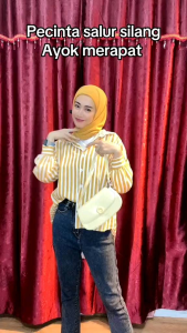 Kemeja Stripe Shirt Motif Salur Garis Silang Belakang Oversize Bahan Katun Rayon