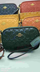 กระเป๋าสะพายข้าง รุ่นนี้ขนาด 8 นิ้วลายหนังปั้มแบบ 2 ซิปมีสายคล้องมือได้สินค้างานสวยจ้างานปั๊มทุกจุดมีพร้อมอุปกรณ์