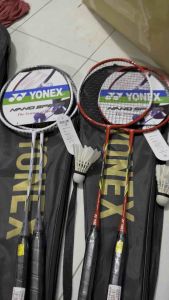 Bộ 2 vợt cầu lông Yonex tặng kèm quả cầu ( giao màu ngẫu nhiên )