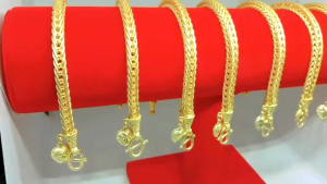 ข้อมือทองเหลืองลายสี่เสา