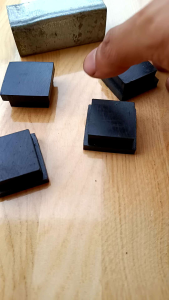 (50pcs) Karet Kaki Hollow 3x3 Padat Karet Tutup Kaki Meja Kursi Rak Pipa Besi Kotak