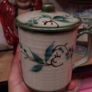 Ly sứ quay có nặp đậy 300ml cỏ xanh hoạ tiết Đào Xanh