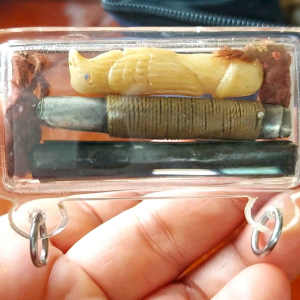 เครื่องราง ของขลัง ชุดค้าขายดี เจรจา ค้าขายดี ปลัดขิก นกสาริกา ตะกรุดเงิน ตะกรุดโทน เมตตามหานิยม คงกระพันชาตรี มหาอุตม์ มหาเสน่ห์ แคล้วคลาด