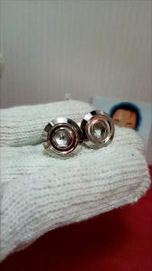 อารัตน์นอตซิ่ง น็อตยึดจานดีสเบรคM8(เบอร์12) ไม่มีบ่า สแตนเลส หัวแบนกลึงลายวงล้อ ราคาต่อ 1 ตัว