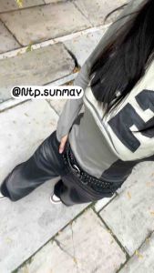 Ntp: “ เสื้อแฟชั่น เสื้อแขนยาว เสื้อสีเทา เสื้อรัดรูป ผ้าคอตตอน “ดีเทล ตรงอกจะมีซิปที่สามารถรูดได้จริง “ มาพร้อมมีตัวเลขสีดำ ขอบเอวจะมีดีเทลที่เป็นสีดำ ทรงจะรัดรูป