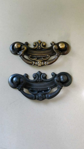 Tarikan Laci Kuningan Antik Motif Arsip Ukir 8 cm 1 Pcs