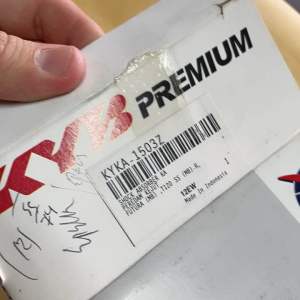 SHOCKBREAKER BELAKANG CARRY 1.3 1.5 FUTURA T120 SS SHOCK ABSORBER BELAKANG FUTURA KYB ORIGINAL Suku Cadang Mobil Asli Shock Absorber Performa Tinggi - Lazada