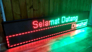 Runningtext jumbo 163x35cm OUTDOOR Suka-suka pilih warna.akses wifi