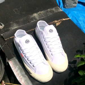 Sepatu XternalStepSure - Mitterns Storm Low True White