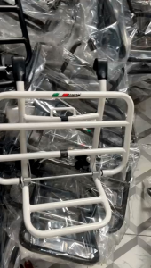 Frontrack rak depan vespa model Fa italy Lebar Premium Tebal Hitam & Putih Coating Detail original import cocok untuk semua jenis vespa Clasik super sprint vbb px excel pts dsb Bagus murah grosir eceran.