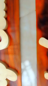 papan nama kayu huruf timbul kayu