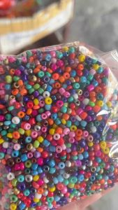 ลูกปัด เม็ดทราย 100 กรัม เม็ดเล็ก ลูกปัดจิ๋ว คละสี ตกแต่งกระเป๋า พวงกุญแจ เสื้อผ้า
