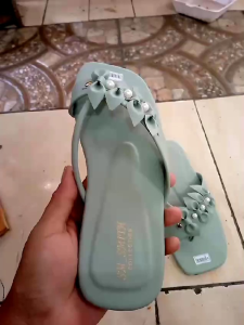 Sendal wanita teplek jepit mutiara terbaru