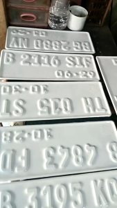 plat nomor motor putih font terbaru pakai logo (1set depan belakang)