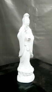 Tượng Quan Âm Bồ Tát đứng màu trắng cao 38cm.