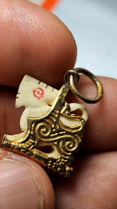 สิงห์ของขวัญ(สาริกา)เนื้อ งาแกะ หลวงพ่อหอม วัดซากหมาก