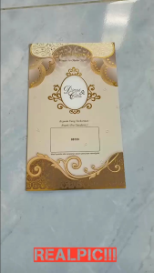200 pcs undangan dengan cover motif foil emas tampak mewah
