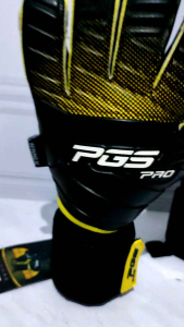 Sarung tangan kiper Pgs winner hitam kuning terlaris
