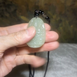Gegegems premium Nephrite light yellowish green Thousand Hands Guan Yin Jade pendant (with certificate)