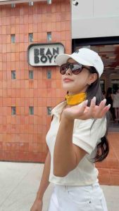 เสื้ิอโปโลคอปกสีเหลืองอ่อน