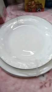 จาน 4ใบ และ ถ้วย 6ใบ สีขาวมีลาย BRANDS ใหม่