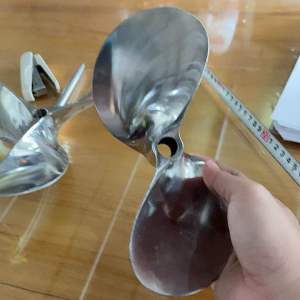 Chân vịt AB inox 304 máy nổ động cơ xăng 15 -18hp cốt thẳng ren 16mm (kiểu thái )