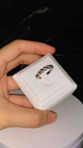 แหวนเงินแท้ 925 เพชรสวิส (Cz) สลักชื่อฟรี แหวนแถว Mmr753 by Mm.Silver