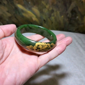 61.3mm Premium Nephrite green "Miaojin (gold outline)" Peony Jade bangle (with certificate) 61.3毫米和田玉碧玉描金花开富贵手镯(带证书)