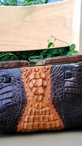 Hàng Si túi cluk cầm tay da cá sấu gù