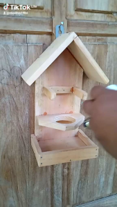 TEMPAT PAKAN BURUNG DI KANDANG TERNAK DAN AVIARY