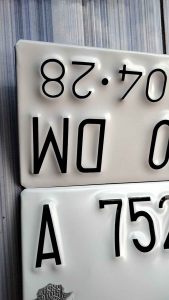 Jasa Plat Nomor Motor & Baut Dalam 1 PCS (Sepasang) & Logo Korlantas Polri